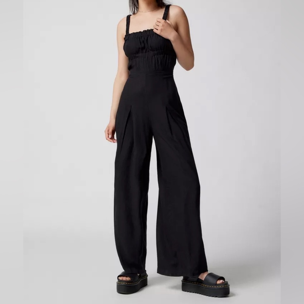URBAN OUTFITTERS Lovas Linen Strappy-Back Jumpsuit